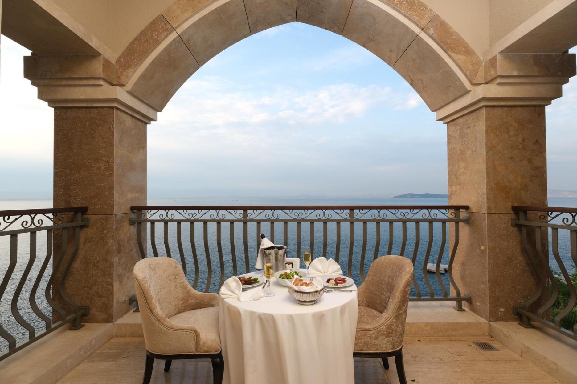 Birun Ada Hotel Burgazada Exterior photo